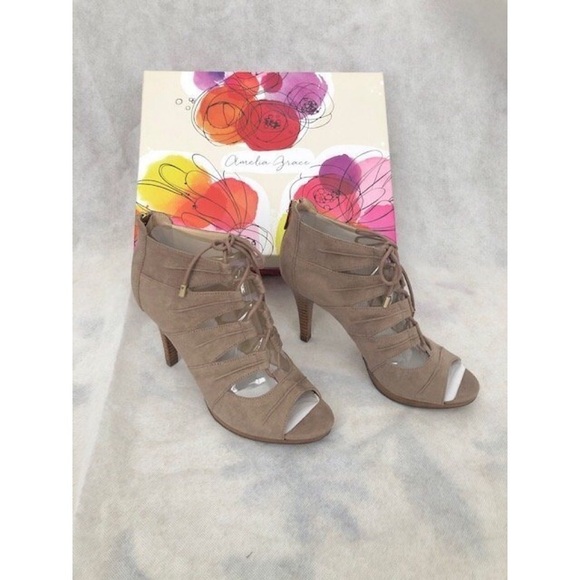 amelia grace Shoes - NIB AMELIA GRACE TAUPE LACE UP HEELS